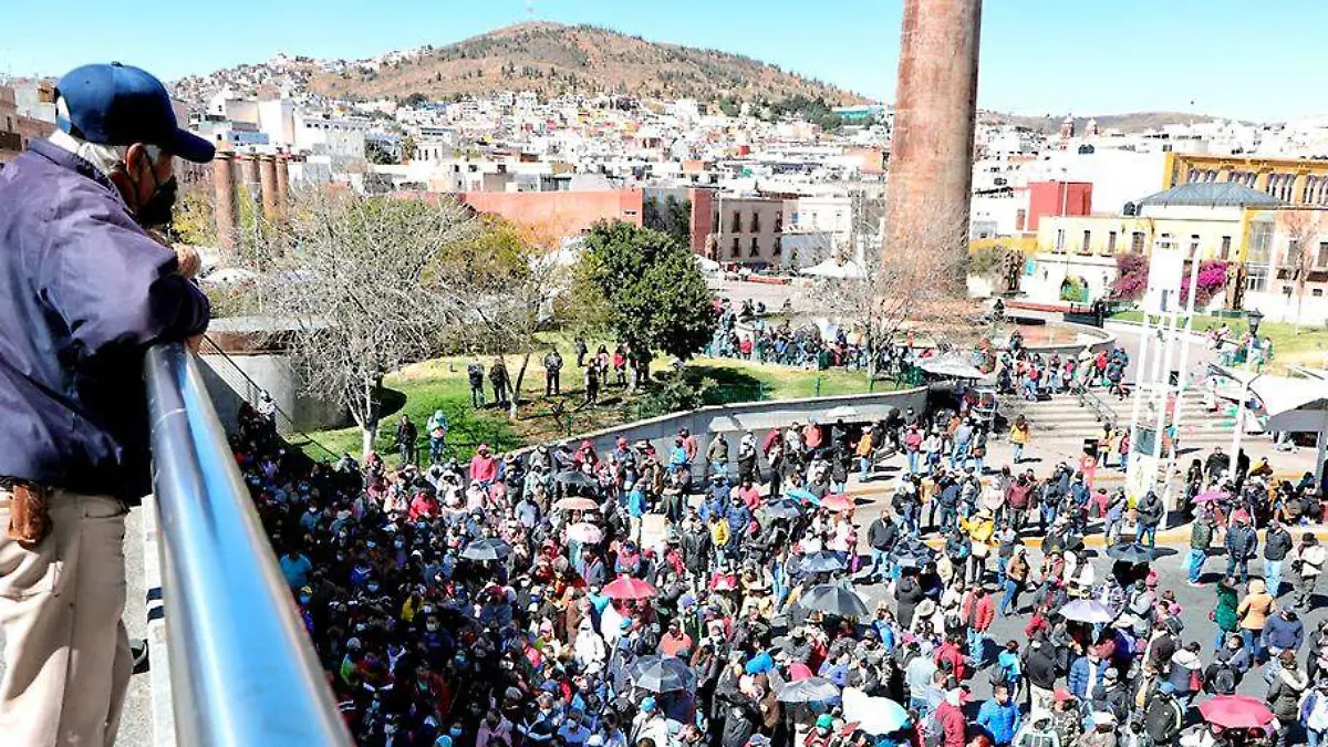 Cinco mil maestros paralizaron el bulevar López Mateos en la capital zacatecana